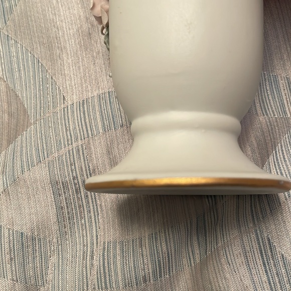 Vintage Lefton China Porcelain Floral Vase with Flower Accents Marked YK829 - Picture 5 of 9